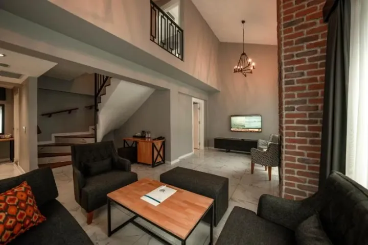 3+1 Family Suite, Bahçe Manzaralı, Isıtmalı Özel Havuzlu